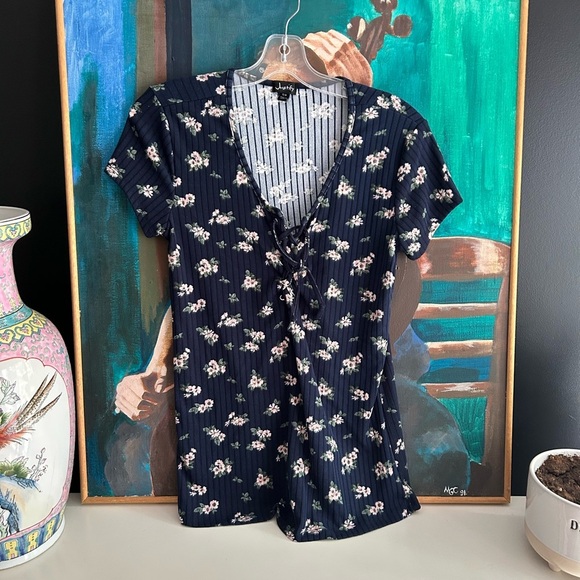Justify Navy Floral Short Sleeve Top Small - Picture 9 of 9